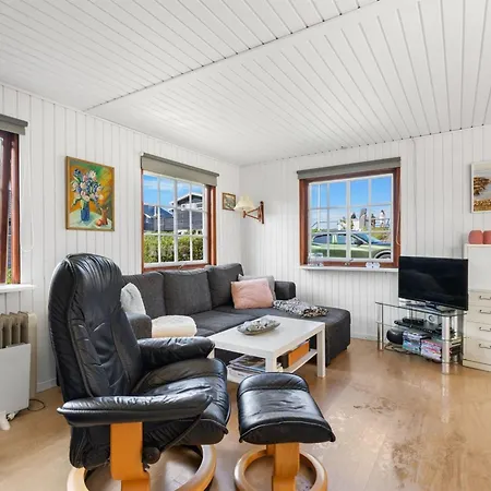 Neea - 40m From The Sea By Interhome