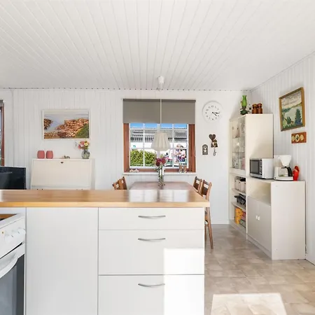 בית נופש Neea - 40m From The Sea By Interhome אוטרופ