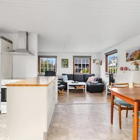 בית נופש Neea - 40m From The Sea By Interhome אוטרופ